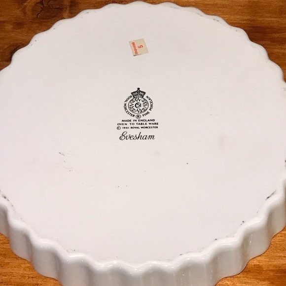 1961 Royal Worcester Evesham Gold Trimmed Quiche or Tart Dish - Picture 5 of 9